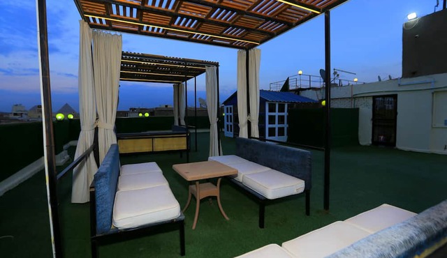 Fabulous View Pyramids Inn in Giza