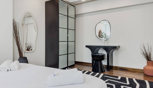 Xuru Stays I The 3bdr Avant-garde Residence 5 min to Airport in Cairo