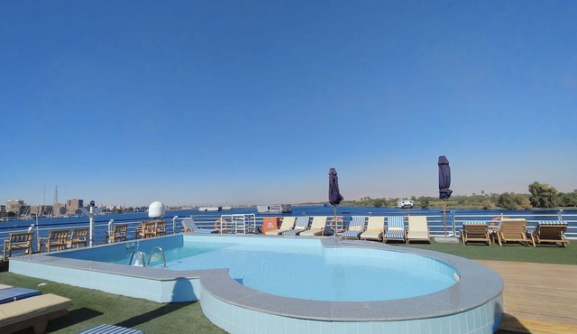 Nile Bride in Cairo