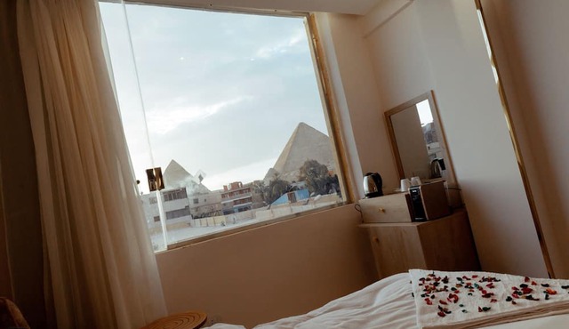Queen Ash Pyramids View INN in Giza