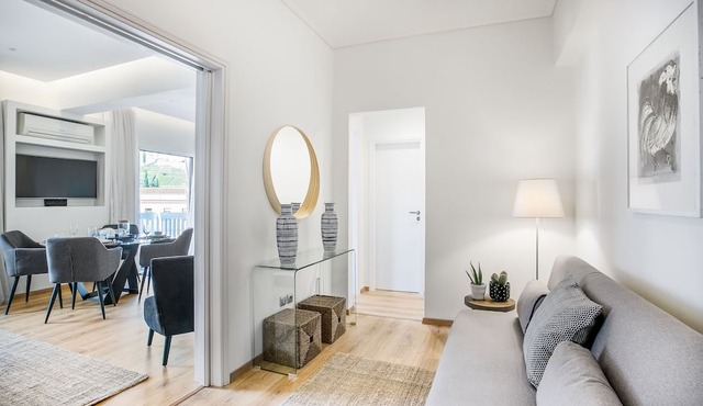Modern flat in the grounds of Acropolis monuments -Armonia- in Athina