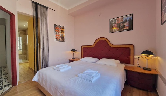 Eclectic 4-Bed, 4-Bath Apt in Central Athens - AK1 in Athina