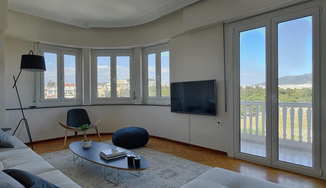 Luxurious apartment with breathtaking views of the Acropolis, Temple of Zeus. in Athina