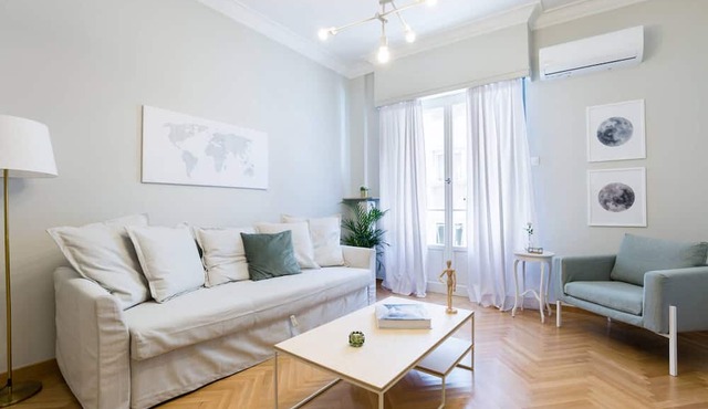 Acropolis Heart 1BD Apartment in Plaka in Athens