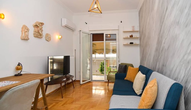 Athens Elegant Apartment next to Acropolis, Metro stop Fix in Athens