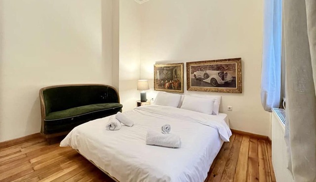 Magnolia: Spacious neoclassical apartment in Thessaloniki