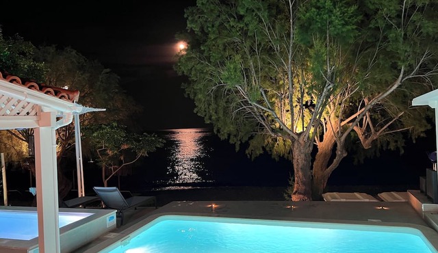 NIKKON LUXURY LIVING is a luxury private villa, in top of the sea.Enjoy LUXURY. in Viannos