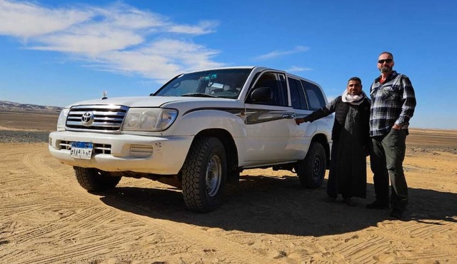 We organize safari trips to white desert in Bawiti