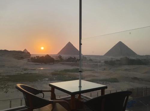 Pyramid Land Hotel in Cairo