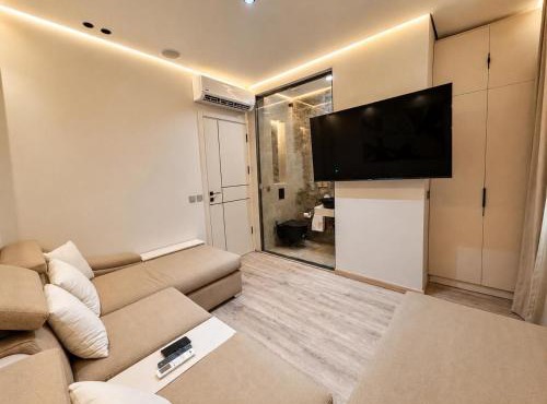 Big Family stays, Private Jacuzzi, Sleeps 10, Pool in Cairo