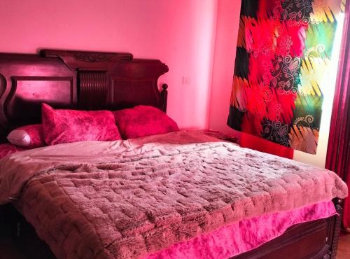كمبوند جنة مصر التجمع الخامس غرفه بحمام في شقه كبيره in New cairo