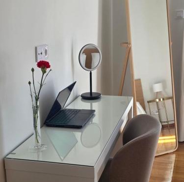 Spacious Art Apartment in Gazi 2 min Metro in Athens