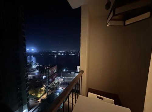 شقه بنظام فندقى و فيو رائع بكورنيش المعادي in Al Ma‘şarah