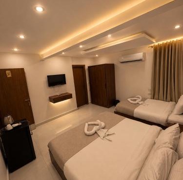 Prince Pyramids R HoteLL in Cairo