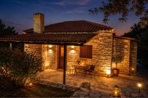 PALIOPYRGOS Secluded Stone Retreat in Zacharo