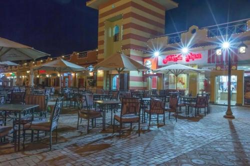 Hurghada and Fun in `Ezbet Bûgti