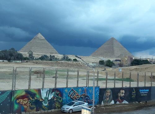 Sneferu hotel pyramids View in Cairo