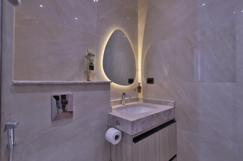 Luxury Apartment in VYE Sodic New Zayed, Premium Stay in Sphinx International Airport
