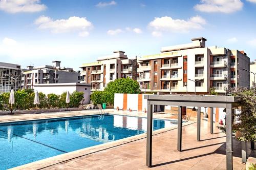 Retro colorful 3 BR apartment in Sheikh Zayed