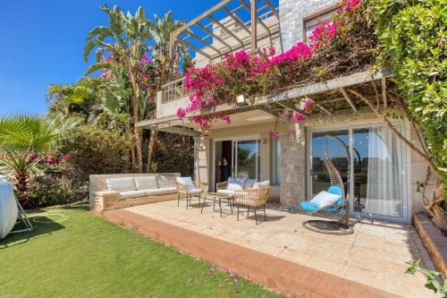 Elegant 4BR Villa with Private Garden & Golf Views in Ain Sokhna