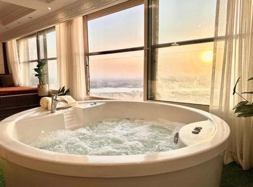 3BR peaceful Maddi Nile View Stays Jacuzzi in Some Units