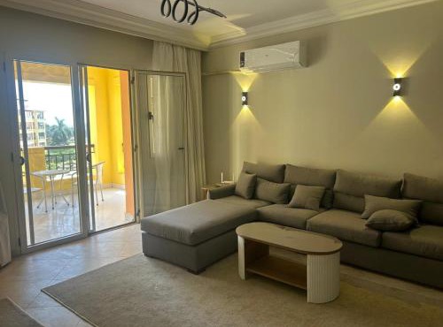 Modern 2-bedroom Apt Dreamland Golf & Pool View in 6th Of October