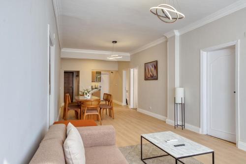 Huge Nile View Apartment Ideal for big groups in Cairo