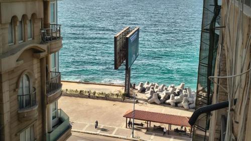 Cozy first row apartment with Sea View in the heart of Alexandria - Louran in Alexandria