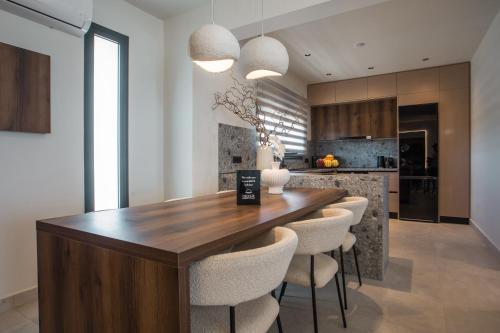 Celeste Luxury Villas in Lartos
