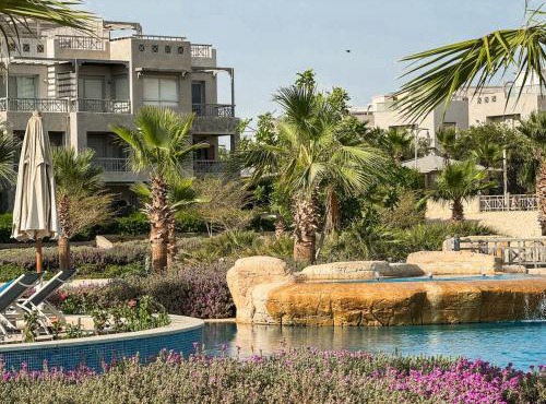 Poolside 2BR Chalet at Einbay Resort Steps from the Water in Ain Sokhna