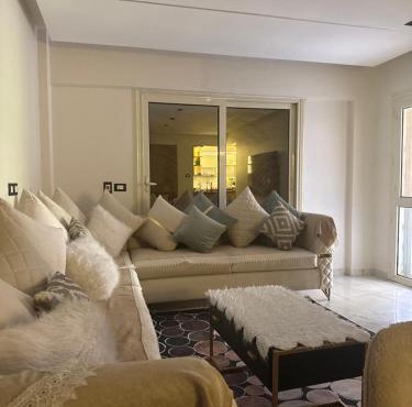 Apartment with a garden on the ground floor, hotel furnishings in Sheikh Zayed