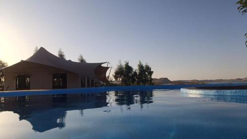 moon retreat in ‘Izbat Mushandid al Kabīrah