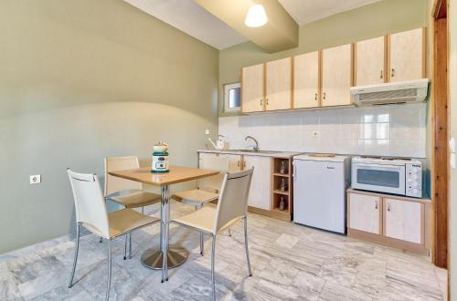 Avesta Apartments - 200m from the beach, by ZanteWize in Vasilikos